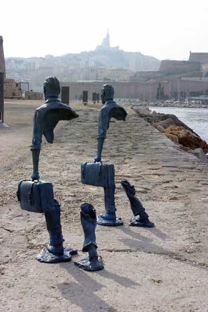 Two sculputures at the waterfront in Marseille – Ever feel like youve forgotten something? No its not a mind trick – these are the amazing photos of sculptures done by a French artist. The sculptures are the work of Bruno Catalano and might look like theyre missing vital organs but the invisible bodies represent a world citizen according to their creator. (Photo by Caters News Agency)