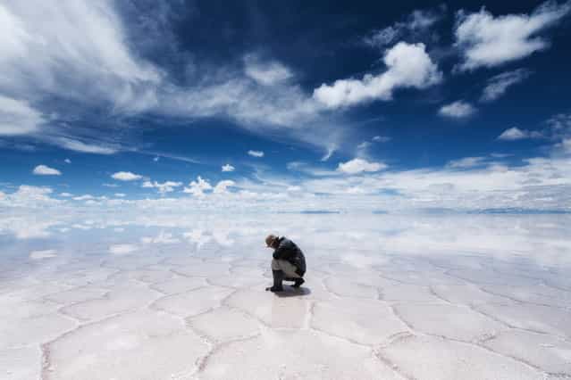 [Alone]. I felt the beautiful landscape of the Earth. Location: Salara de Uyuni, Bolivia. (Photo and caption by Takaki Watanabe/National Geographic Traveler Photo Contest)