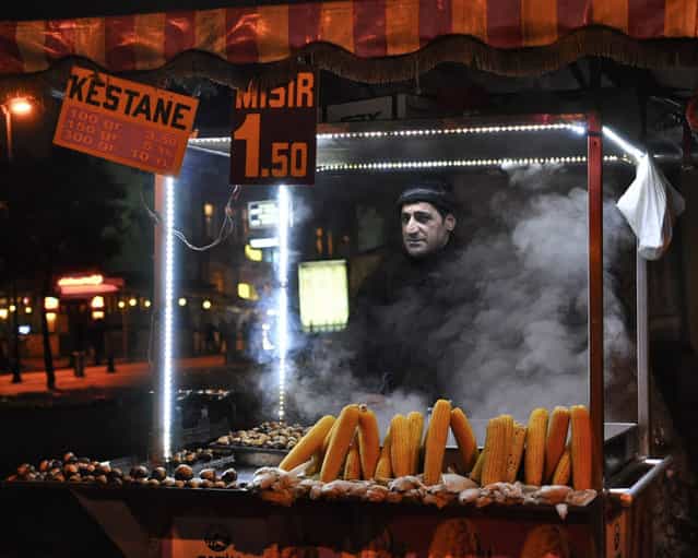 [Late Night Snack]. Corn stand open late in Istanbul, Turkey. (Photo and caption by Hilary Schleier/National Geographic Traveler Photo Contest)