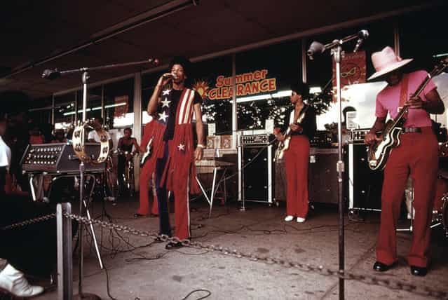 A band performs at the Lake Meadows Shopping Center in Chicago, in August of 1973. Not well known, they are sharing their music at home, hoping it will lead to greater recognition. (Photo by John H. White/NARA via The Atlantic)