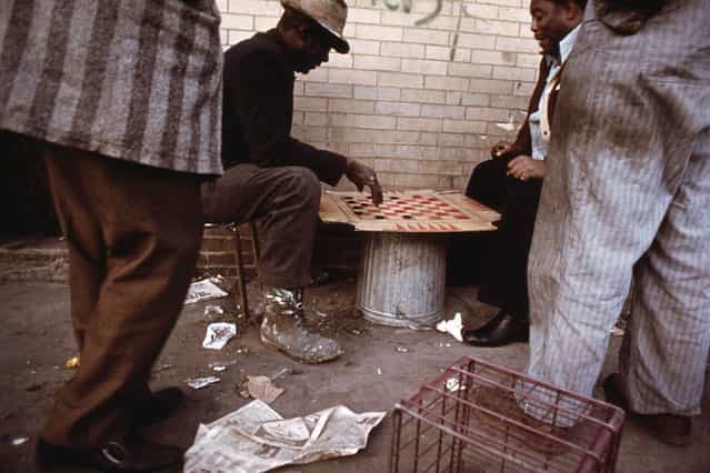 Workers pass the time playing checkers on East 35th Street before going to work in Chicago, May 1973. (Photo by John H. White/NARA via The Atlantic)