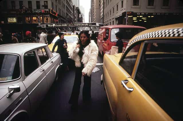 Midtown traffic congestion and jaywalking pedestrians, in April of 1973. (Photo by Dan McCoy/NARA via The Atlantic)