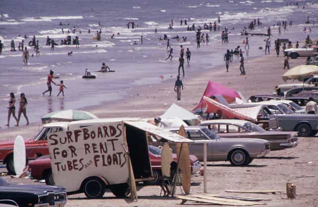 Galveston's West Beach on the Gulf Of Mexico draws huge crowds, July 1972. (Photo by Blair Pittman/NARA via The Atlantic)