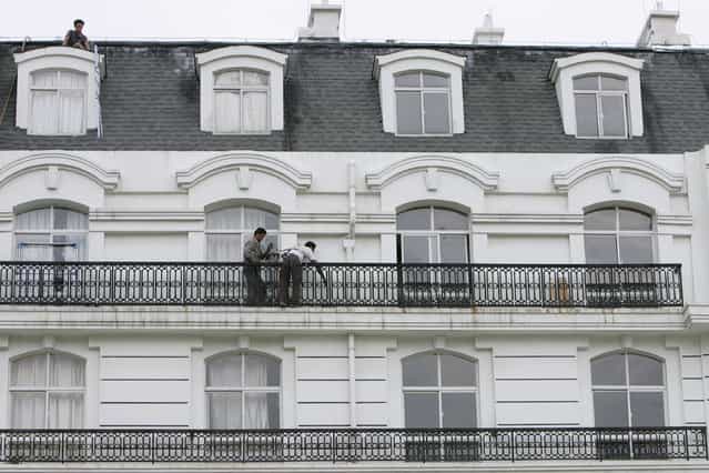 Workers stand in a balcony outside an apartment at Tianducheng, a residential area on the outskirts of Hangzhou in east China's Zhejiang province September 1, 2007. After five years of development by Zhejiang Guangsha Co. Ltd., around 2,000 residents now live in Tianducheng, local media reported. (Photo by Aly Song/Reuters)