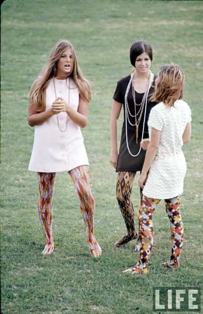 Corona del Mar High School students Kim Robertson, Pat Auvenshine and Pam Pepin wear [hippie] fashions, 1969. (Photo by Arthur Schatz/Time & Life Pictures/Getty Images)
