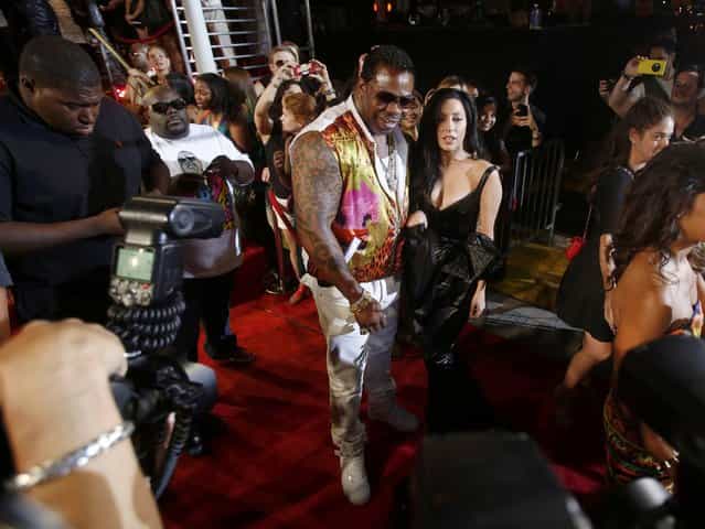 Stefani Germanotta, better known as Lady Gaga, poses with rap artist Busta Rhymes as they arrive for the 2013 MTV Video Music Awards in New York August 25, 2013. (Photo by Carlo Allegri/Reuters)