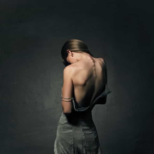 [Woman in dress with naked back]. (Photo by Vladimir Serov)
