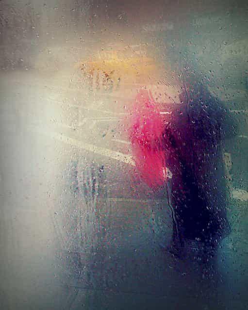 [Outside in the Rain]. (Photo by Sion Fullana)