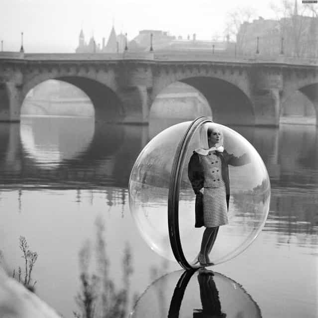 [Paris 1963] – Harper's Bazaar [Bubble] Spring Collection. (Photo by Melvin Sokolsky)