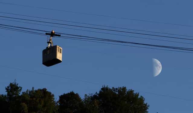 A cable car passes above the town of Chiatura, some 220 km (136 miles) northwest of Tbilisi, September 12, 2013. (Photo by David Mdzinarishvili/Reuters)