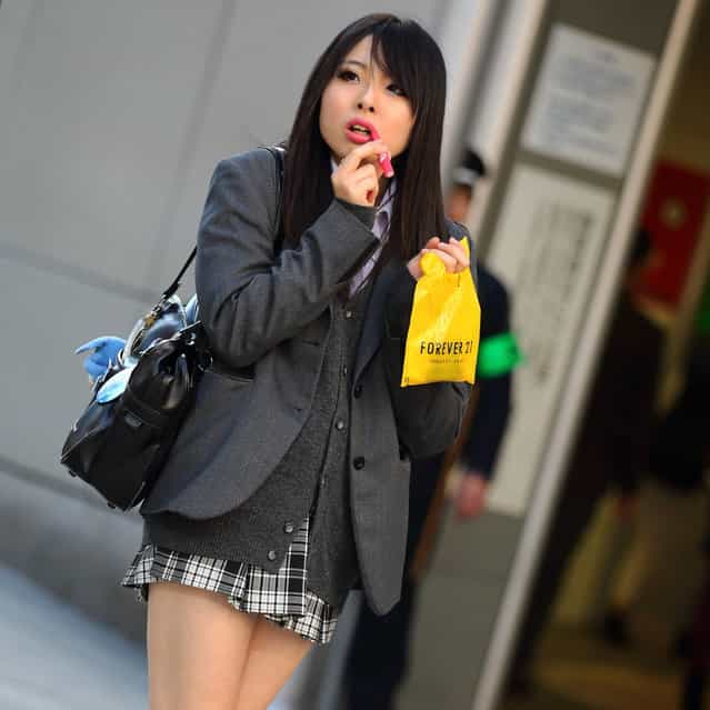 [Lip color]. Shibuya, 2012. (Asian (Street) Impressions)