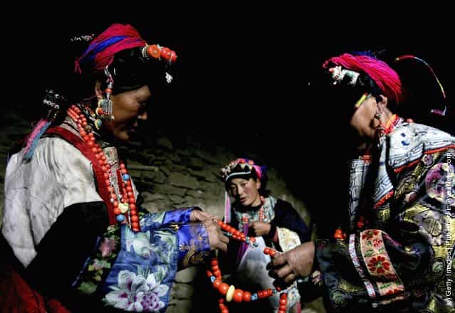 Tibetan Qing Dynasty Family Dress In Zhailong Village