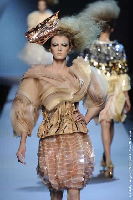 Haute Couture Autumn 2011 Runway – Paris Haute Couture Fashion Week
