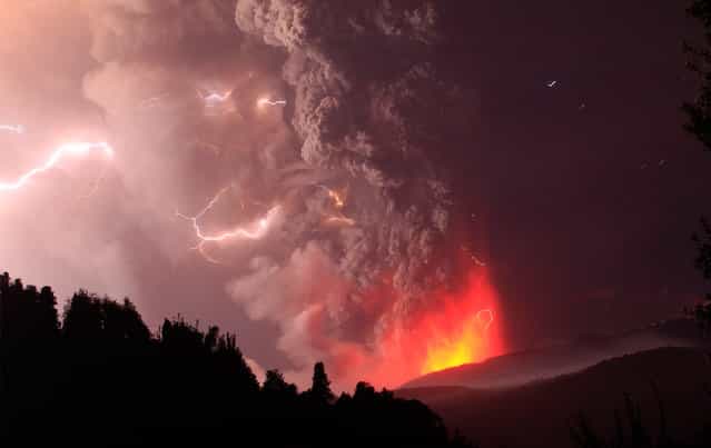 Lightning bolts strike around the Puyehue-Cordon Caulle volcanic chain near southern Osorno city June 5, 2011
