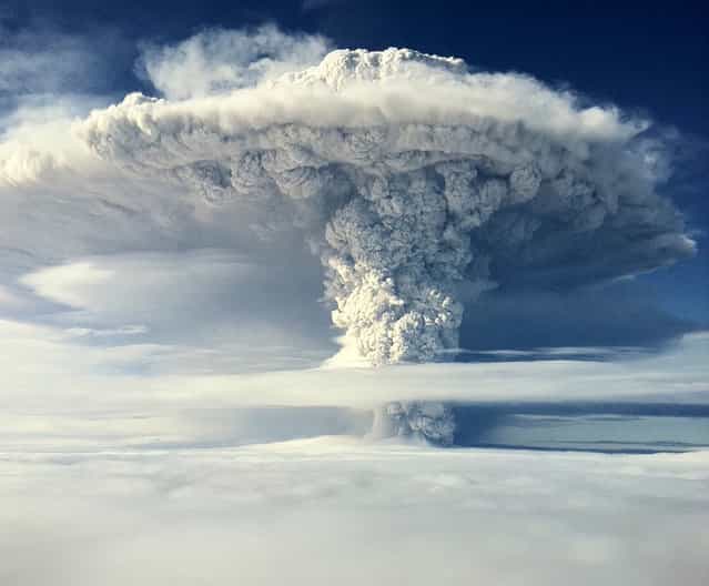 Ash and steam erupti from the Puyehue-Cordon Caulle volcanic chain near Osorno city, Chile, on June 5, 2011