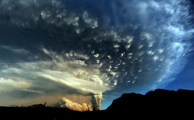 A cloud of ash from Puyehue volcano rises into the sky above Osorno in southern Chile, on June 5, 2011