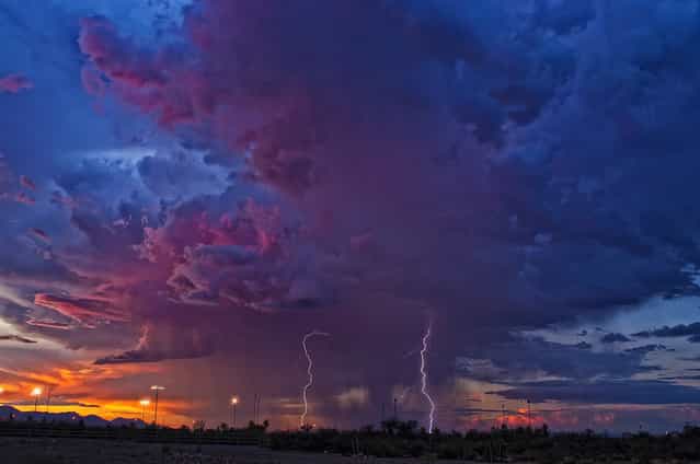 Monsoon thunderstorm leaving Sierra Vista, Arizona on 22 August, 2011