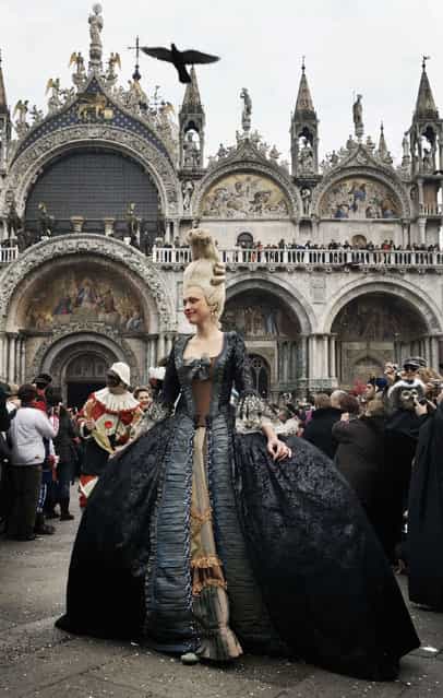 Costumed Partecipants of the great historical parade perform in St.Mark's Square during the Carnival on February 11, 2007 in Venice, Italy. (Photo by Marco Di Lauro)