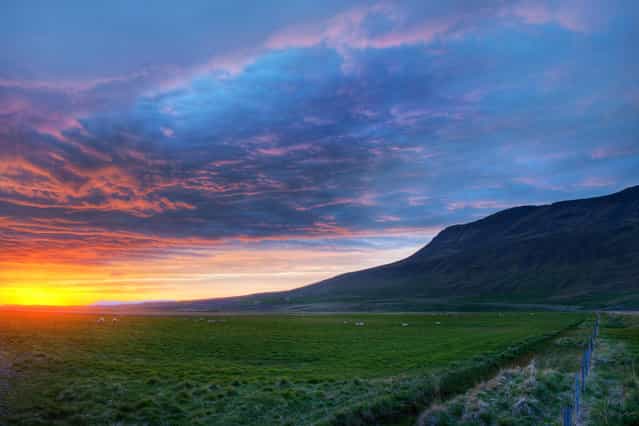 [Curving Around Iceland]. (Trey Ratcliff)
