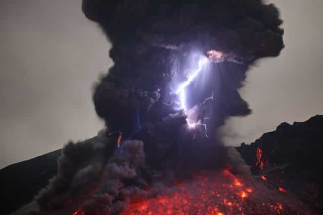 These flows are currents of hot gas and rock that reach temperatures of 1,000C and travel up to 500mph. However, [red volcanoes] create meandering lava flows and pyrotechnic displays that can be viewed from relatively nearby. The magma wells up to form new land in the sea, such as Kilauea on Hawaii. [Here it is possible to have virtual contact with the volcano,] Rietze said. (Photo by Martin Rietze/Guzelian)