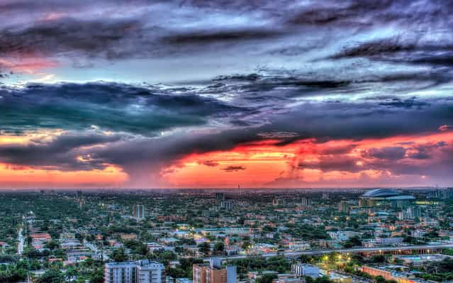 [Sunset the day before tropical storm Isaac]. Miami, 2012. (Photo by lostINmia)