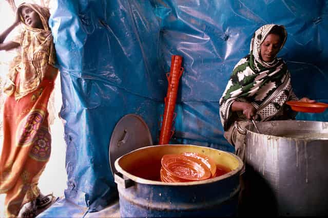 North Kenya, Liboi. Kitchen in Somali refugee camp in Hagadera in July 1992. (Jean-Claude Coutausse)