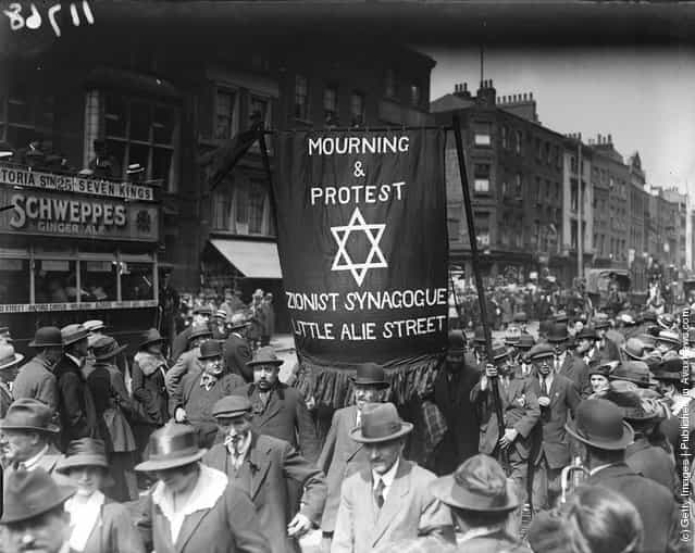 26th June 1919: Jewish men in Whitechapel, east London, march in protest against the killing of Jews in Poland