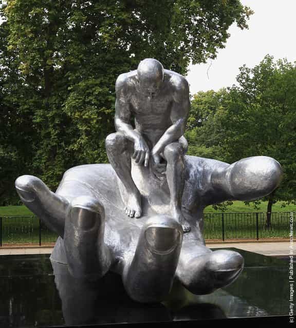 Lorenzo Quinns Hand of God sculpture
