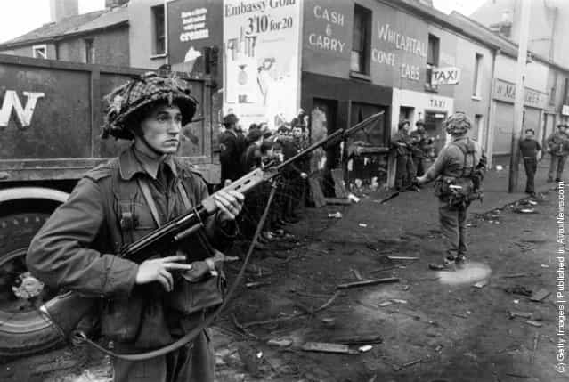 Newly arrived British soldiers stand on guard in the Catholic Falls Road area of Belfast, 1969