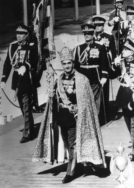 1967: Muhammed Reza Shah Pahlavi (1919 - 1980), the Shah of Iran wearing the Pahlavi crown in procession through Golestan Palace after his coronation in Teheran