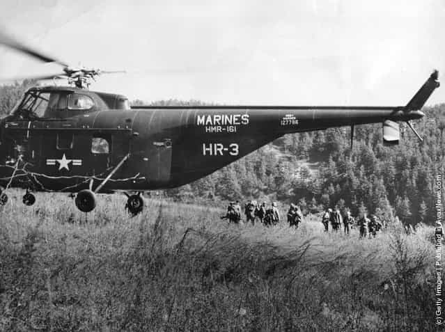 US troops being dropped from a Sikorsky HRS-1 helicopter near the Korean front line, 1952
