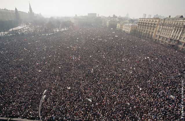 Hundreds of thousands of protesters pack Moscows Manezh Square next to the Kremlin, on March 10, 1991, demanding that Soviet President Mikhail Gorbachev and his fellow Communists give up power. The crowd, estimated at 500,000, was the biggest anti-government demonstration in the 73 years of since the Communists took power, and came a week before the nationwide referendum on Gorbachevs union treaty