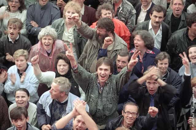 Part of a large crowd, outside the Russian Parliament building in Moscow, celebrates the news that the hardline Communist coup has failed, on August 22, 1991