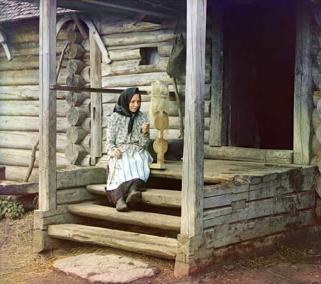 Photos by Sergey Prokudin-Gorsky. Spinning yarn. In the village of Izvedovo. Russia, the Tver province, county Ostashkov, 1910