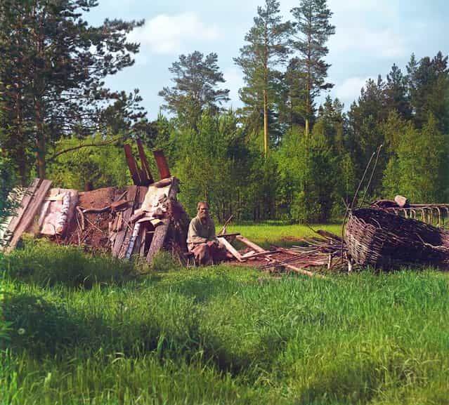 Photos by Sergey Prokudin-Gorsky. Hut of settler Artemii, nicknamed Kota, who has lived at this place more than 40 years. Russia, Perm Krai, Yekaterinburg uyezd (district), 1912