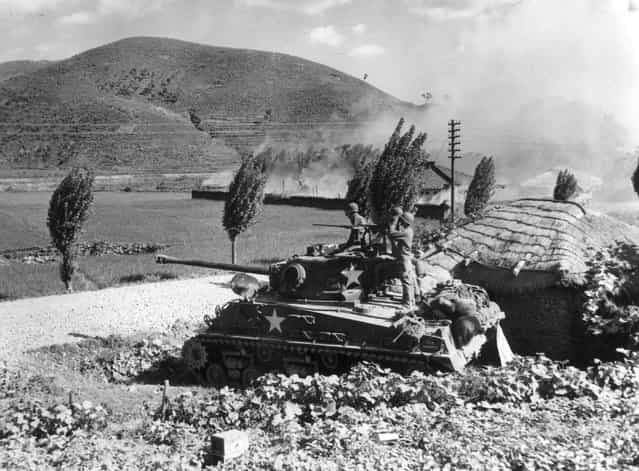 An American Army tank firing on enemy positions in the area around Masan in Korea, 16th August 1950. (Photo by Keystone)