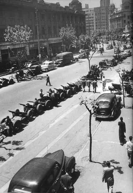 1949年5月，生意清淡的三轮车和塌车。 (In May 1949, business was light tricycle and the collapse of the car)