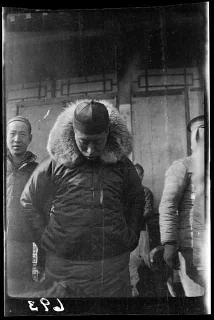 Fur collar. China, Beijing, 1917-1919. (Photo by Sidney David Gamble)