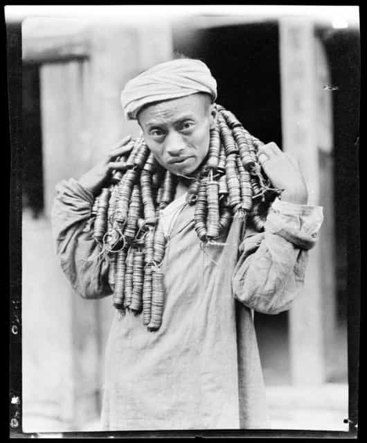 13,500 Cash to Shu Fu Tsang. China, Shu Fu Tsang (Sichuan Sheng), 1917-1919. (Photo by Sidney David Gamble)
