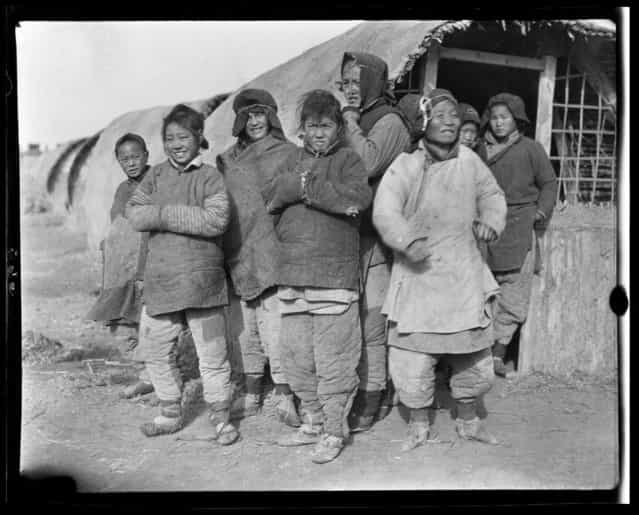 Women Mr. Lie Camp. China, Tianjin, 1917-1919. (Photo by Sidney David Gamble)