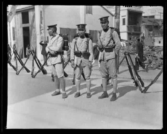 Soldiers. China, Guangzhou, 1917-1919. (Photo by Sidney David Gamble)