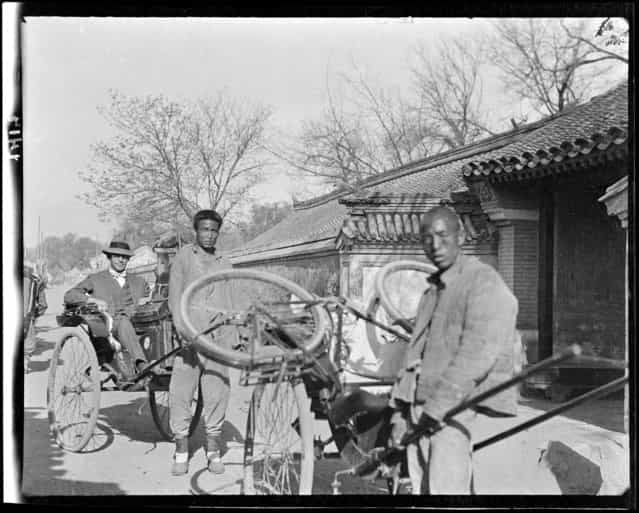 Rickshas, Bicycle. China, Beijing, 1917-1919. (Photo by Sidney David Gamble)