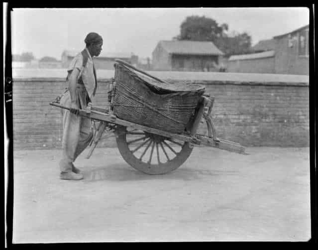 Honey Wagon. China, Beijing, 1917-1919. (Photo by Sidney David Gamble)
