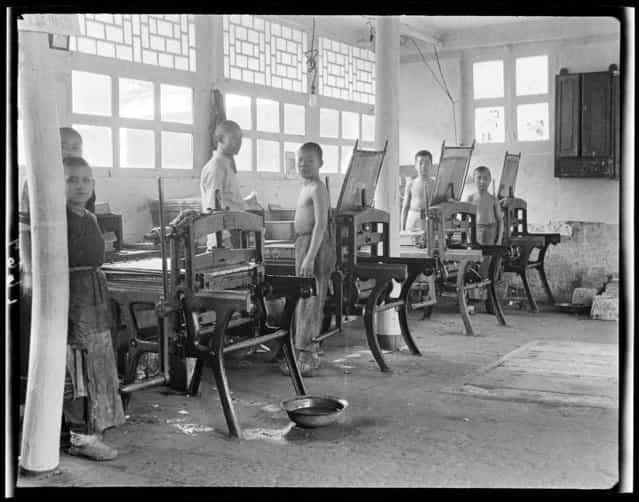 Buddhist Orphanage Reform School, Lithographing. China, Beijing, 1917-1919. (Photo by Sidney David Gamble)