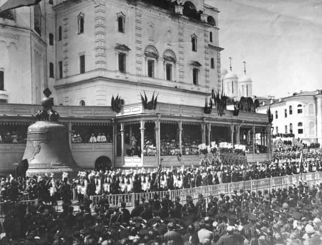 Crowds outside the Kremlin during the coronation of Tsar Nicholas II in Moscow, 26th May 1896. On the left is the huge bronze Tsar Bell.