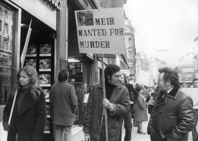 Peter Hain, leader of Young Liberals, heads a demo in a street outside El Al office holding poster (Golda) [Meir Wanted For Murder] after Israeli forces shot down a Libyan airliner. 22nd February 1973. (Photo by Michael Webb/Keystone)