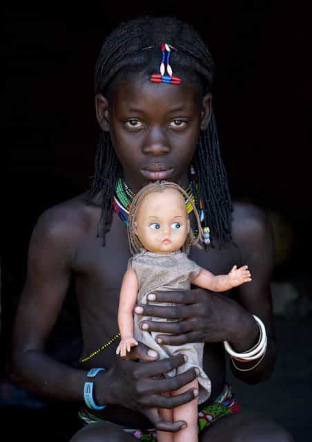 The Muhacaona doll – Angola. In Soba village, the Muhacaona (Mucawana) tribe girl. (Eric Lafforgue)