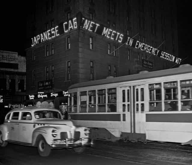 [Japanese cabinet meets in emergency session], is the bulletin shown in Times Square's news zipper in lights on the New York Times building, New York, December 7, 1941. (Robert Kradin/Associated Press)
