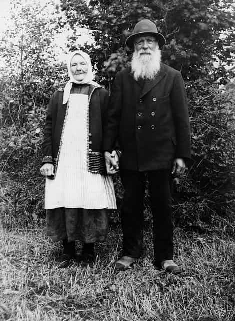 Mr and Mrs Samuelsson, Stigåsa, Småland, Sweden, 1932. The yeoman farmer Carl Anders Samuelsson, born in 1857, and his wife Anna Lena. (Photo by Einar Erici)