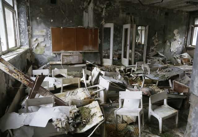An abandoned kindergarten in the deserted city of Pripyat, which was built to house the workers of the Chernobyl nuclear power station some 3 kilometers (1.86 miles) from the plant, November 27, 2012. (Photo by Efrem Lukatsky/AP Photo)